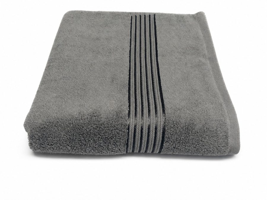 HRW zero-twist signature bath towel
